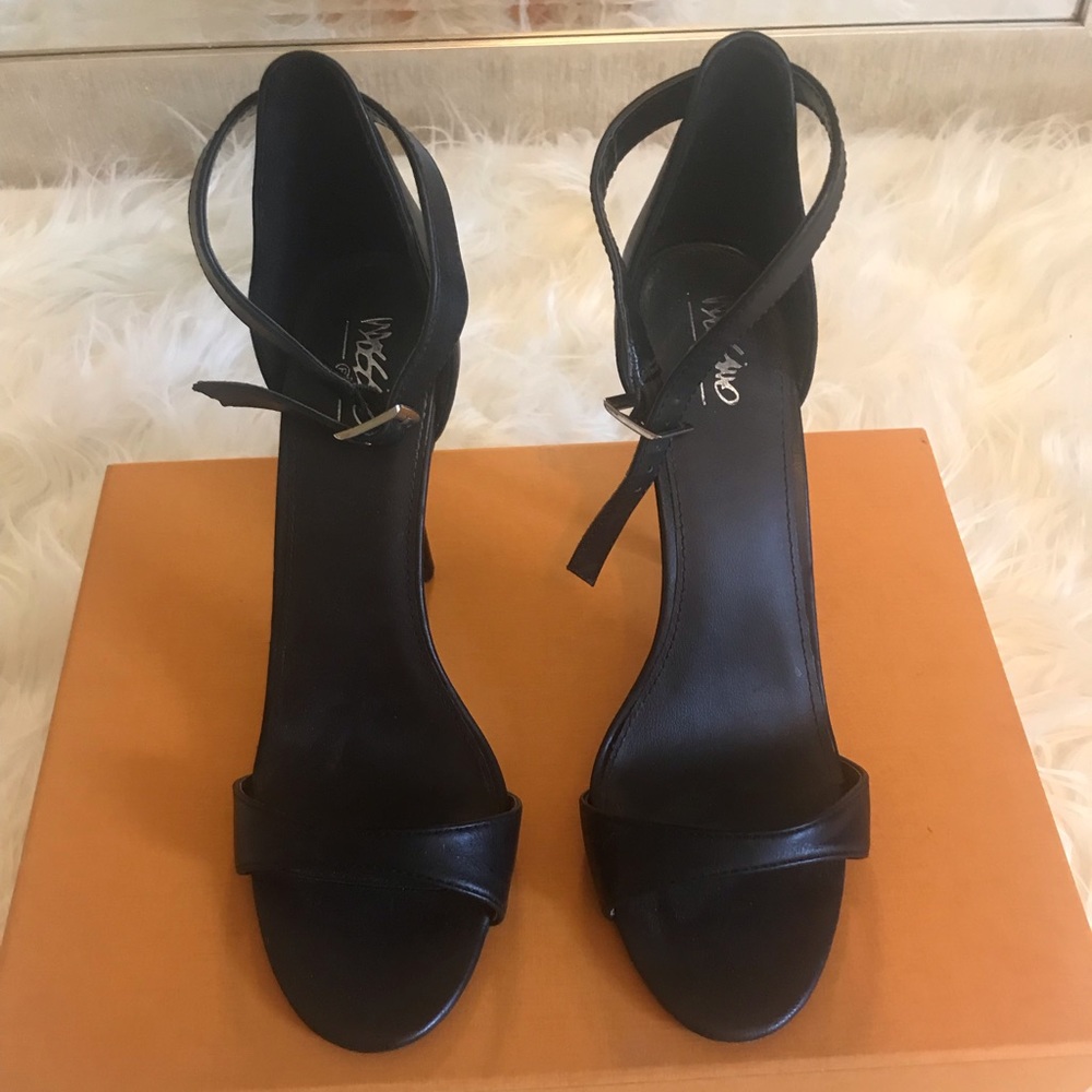 Size 10 heels - Picture 2 of 3